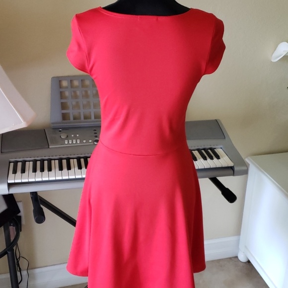 Vibe red dress - Picture 5 of 5
